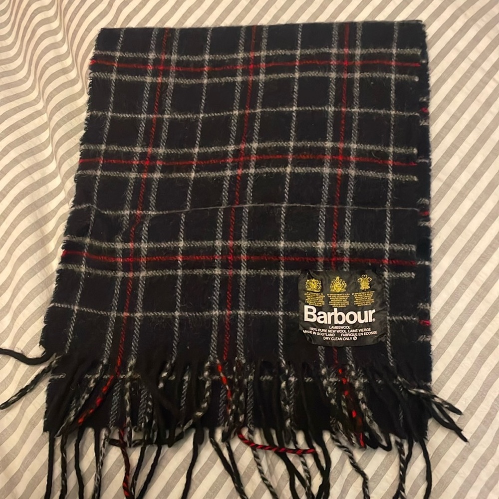 Barbour Scarf! 100% pure new wool!